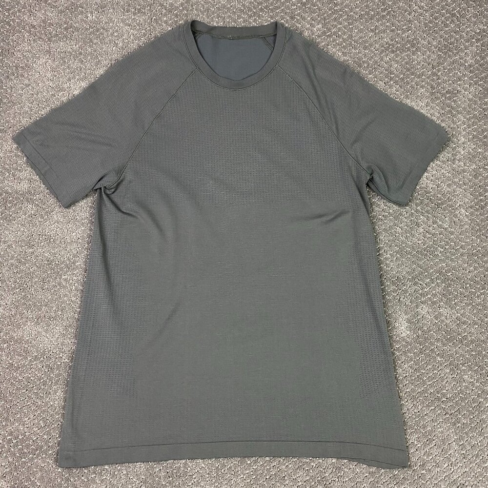 Lululemon Metal Vent Tech Shirt Mens Large Gray Stretch Gym Running Short Sleeve